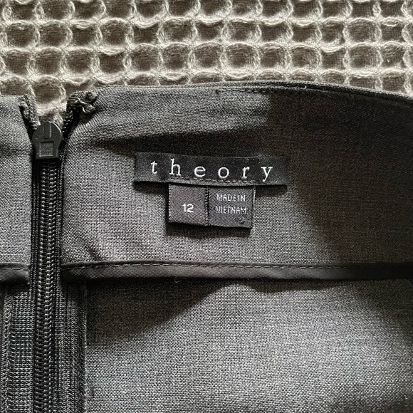 Theory Joanie Sevona Stretch Wool Pencil Skirt In Size 12 - Picture 7 of 13